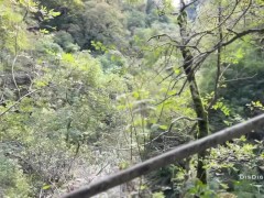 Трахнул милую девушку экскурсовода на водопаде . Экстремальный секс на природе - Screenshot 1 of 16 - Waterfall