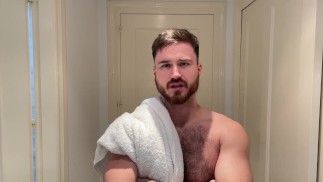 Gerade muskulöse Bully Fuß Dominanz von Schwulen