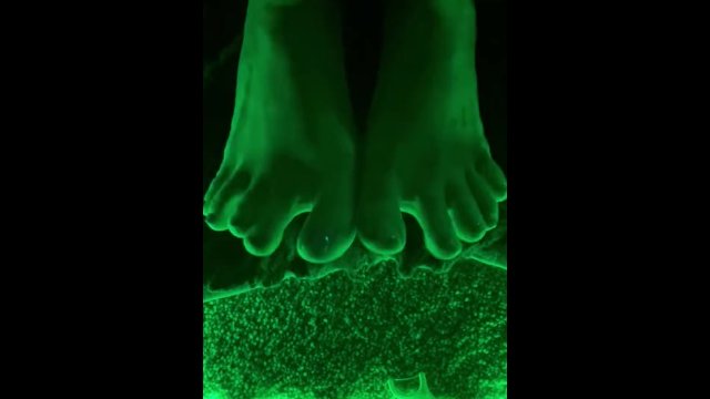 Red light green light, joi feet fun