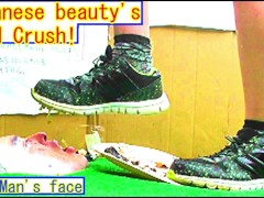 Food crush by Japanese beauty's sneaker!
