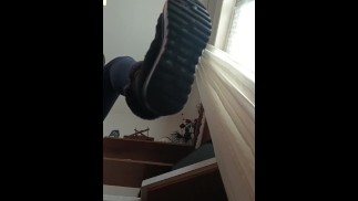 Червяк, лижи мои ботинки после того, как я выйду на улицу, или я раздавлю тебя