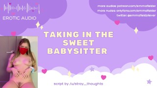 Het Opnemen Van De Lieve Erotische Audio Van De Babysitter
