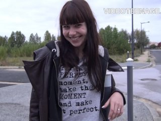 18 years Luna does her first anal porn casting