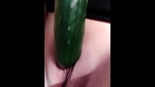 Fuck, gusto na magpakantot. Tigang na tigang.. pipino fuck for dalagang pinay