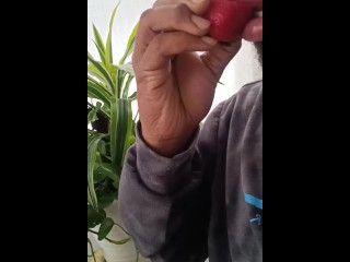 Comendo Frutas Como Uma Buceta! Especialista Em Sexo Oral Tem Essa Buceta Vazando