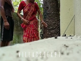 Village Living Eenzame Bhabi Seks in De Buitenlucht (officiële Video Door Villagesex91)