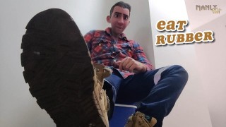 STEP GAY DAD - EAT RUBBER!-ホットディルフステップおじさんは悪い一日を過ごしました&あなたに彼のブーツを食べて舐めてほしい!