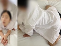 【新人看護師は、医者の射精係】「先生、今日もまんこ使って下さい」患者が使うベッドでちんこ挿入 - Screenshot 5 of 16 - 人妻