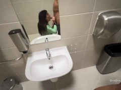 Она попросила меня трахнуть её в общественном туалете торгового центра - я не мог отказать - Screenshot 8 of 16 - Public Quickie