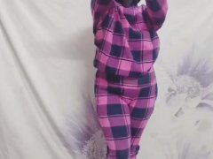 BIG BOOTY GIRL SHOWING HERSELF
