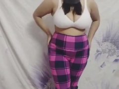 BIG BOOTY GIRL SHOWING HERSELF - Screenshot 8 of 16 - Beautiful