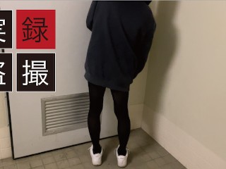 公衆トイレ♡の盗撮動画 かわいい女の子のおもらし |日本語