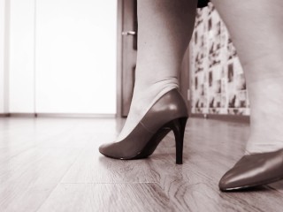 ASMR. the Clatter of Heels on the Parquet Floor. Mature BBW MILF in Heels.