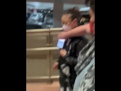 香港年輕夫婦自拍街外露出影片 - Screenshot 6 of 16 - Real Public Sex