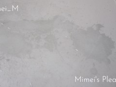 【野外放尿】家に入るまでに我慢できず、自宅の敷地内で露出… パイパンおまんこ丸見えでおしっこ【盗撮風】 - Screenshot 13 of 16 - Girls Peeing