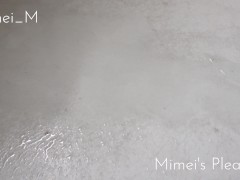 【野外放尿】家に入るまでに我慢できず、自宅の敷地内で露出… パイパンおまんこ丸見えでおしっこ【盗撮風】 - Screenshot 14 of 16 - Outside