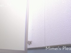 【野外放尿】家に入るまでに我慢できず、自宅の敷地内で露出… パイパンおまんこ丸見えでおしっこ【盗撮風】 - Screenshot 2 of 16 - Pee