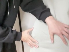 【素人／カップル】ノーパンスカートの彼女立ちバックでハメちゃう／日本人／ japanese - Screenshot 1 of 16 - Japanese Public