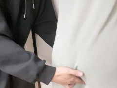 【素人／カップル】ノーパンスカートの彼女立ちバックでハメちゃう／日本人／ japanese - Screenshot 3 of 16 - パイパン