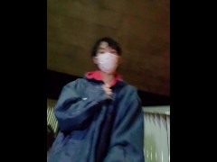 全裸コートで散歩　車も走ってる道路の近くでたまに裸を晒しながら歩いてみた - Screenshot 6 of 16 - Naked Coat