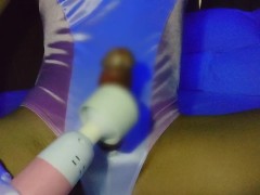 ツルテカ竿出し競泳水着着用でちんこビンビン！電マオナニー【男の娘】【サテン】【ｶｯﾁｶﾁ勃起ん勃起ん🎵】 - Screenshot 8 of 16 - Satin