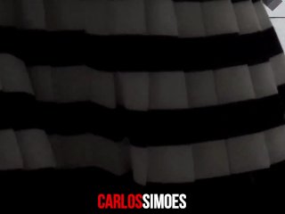 GOSTOSA ARRUMANDO OS CABELOS E REBOLANDO