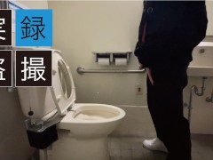 Voyeur video of public toilet ♡ Peeing of a cute boy | Japanese