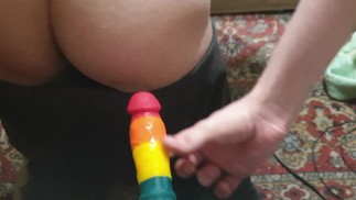 Arsch gefickt reitet Dildo