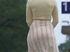 unassuming girl must show her body in public - Screenshot 9 of 16 - Exhibitionism