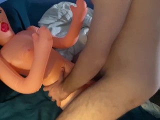 Blowup Doll Gémissant Éjaculation / Baise Par Thick Veiny Cock