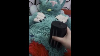 Аэко играет с Bad Dragon Muzzle