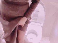 【痴女】ノーパンノーブラで外出した美人日本人妻はムラムラ我慢出来ずパチ屋のトイレで腰くねくねオナニー絶頂　日本人　素人　熟女　個人撮影　スタイル抜群　オナニー　人妻　かわいい日本人 - Screenshot 3 of 16 - Hentai