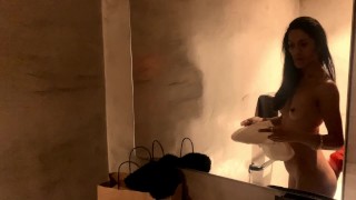 Follamos en baño público de un hotel en Ibiza- risky