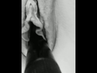 Mi masturbo con il mio amichetto!!!