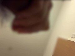 下から撮ったペニスをシコシコ最後はぶっかけ - Screenshot 13 of 16 - Masturbation