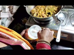 किचन में चि-कन बना रही बीवी को घोड़ी बनाकर चोदा - Screenshot 6 of 16 - Indian Wife Fuck