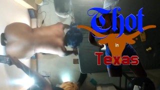Thot en Texas - Cogida interracial en el Gloryhole