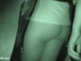 Jeny Smith va a un club con leggings transparentes simless. Burlas de un extraño en lugar público