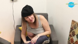 噼里啪啦的街头女孩接受性采访