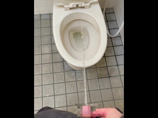 Pee play in the public toilet at noon♡ A cute Japanese pervert urinates a lot