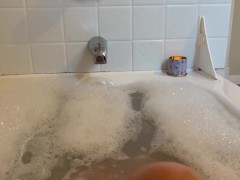 Bath time relaxation - Screenshot 1 of 16 - Bathtub