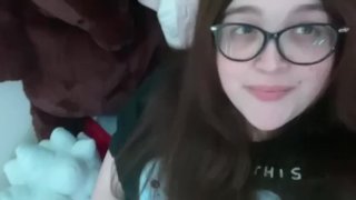 Aussie jeune femme trans joue avec sa bite