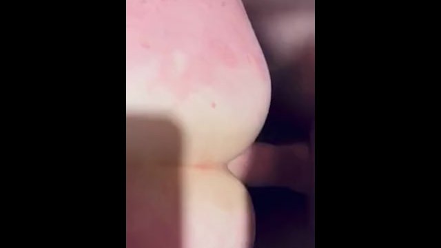 SpankedSub принимает жесткий анал и кончает