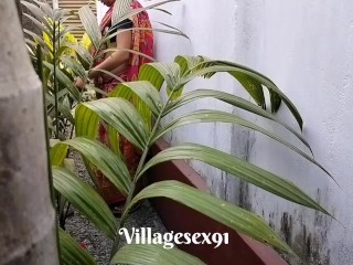 House Garden Clining Time Sexo Una Esposa Bengalí Con Saree Al Aire Libre (Video Oficial Por Villagesex91)