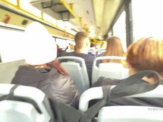 Незнакомка подрочила и отсосала мой член в общественном автобусе полным людей screenshot number 0