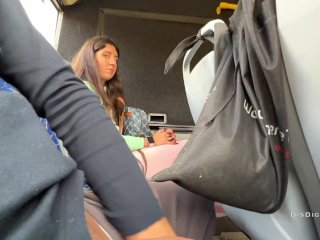 Незнакомка подрочила и отсосала мой член в общественном автобусе полным людей screenshot number 1