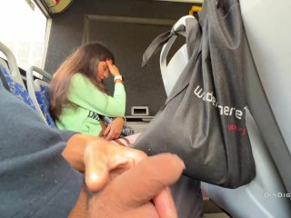 Незнакомка подрочила и отсосала мой член в общественном автобусе полным людей screenshot number 2