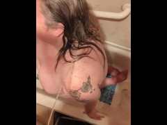 I give my BBW goddess girlfriend a golden shower.