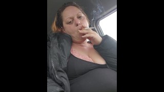 Fumando no estacionamento