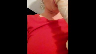 只吮吸和舔我的假阳具的尖端